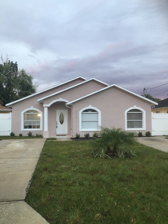 Building Photo - 2505 W Aileen St