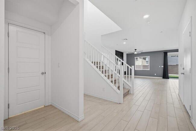 Photo - 294 Mount Williamson St