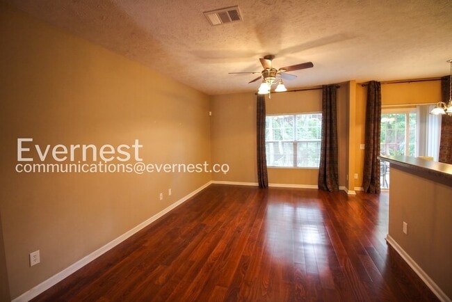 Photo - 3 Bed/2.5 Bath Townhome with Garage / Pet-Friendly / Coming Soon!