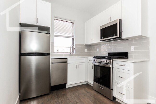 Building Photo - 8/1 No Fee! - Renovated junior 1BR with laundry in unit!