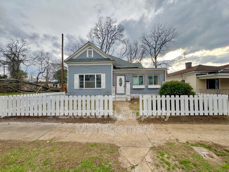 Photo - 811 17th St SW