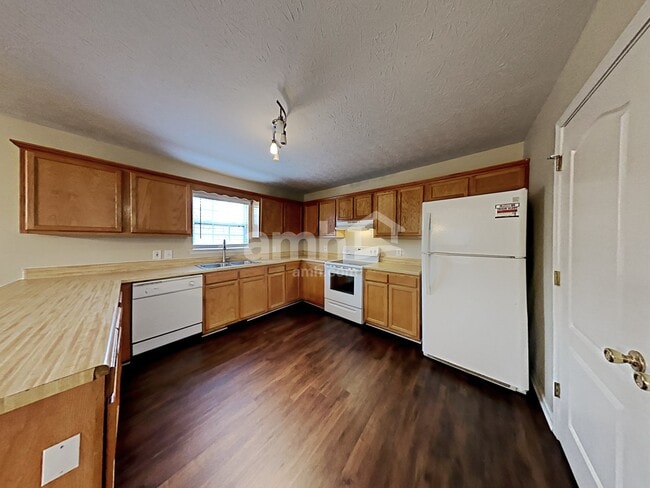 Photo - 7411 Meadowwood Way