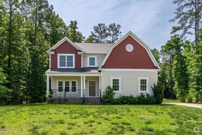 Building Photo - Spacious 5-Bedroom Home in The Highlands