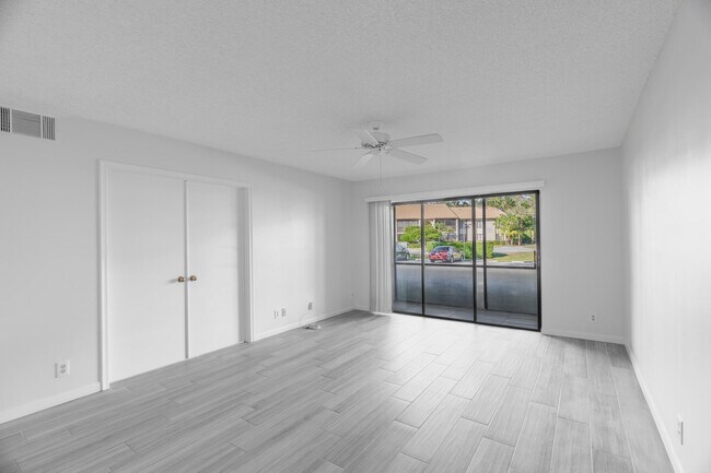 Photo - 2025 SW Silver Pine Way Unidad 120-D1