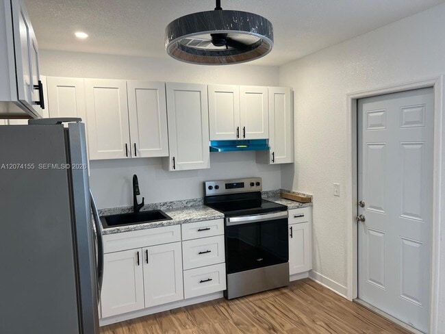 Building Photo - 6117 SW 18th St Unit 6117A
