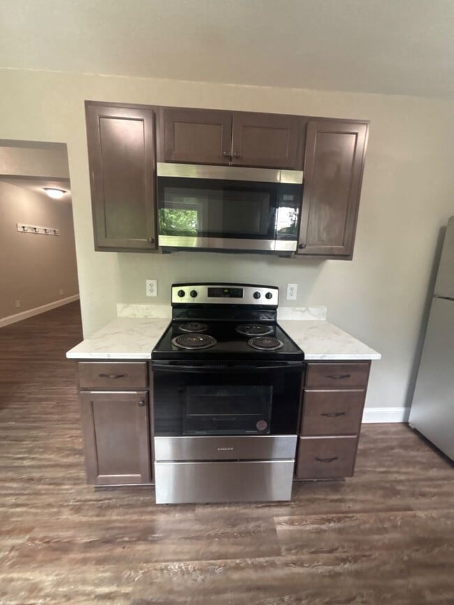 Photo - Cute, cottage in a prime location off of Oakland Ave, near Downtown and ETSU, 2 bed/1 bath for $1...