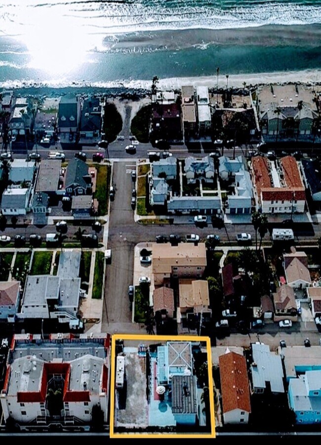 Unbeatable location, rarely available. - 934 S Myers St Unit APARTMENT #B