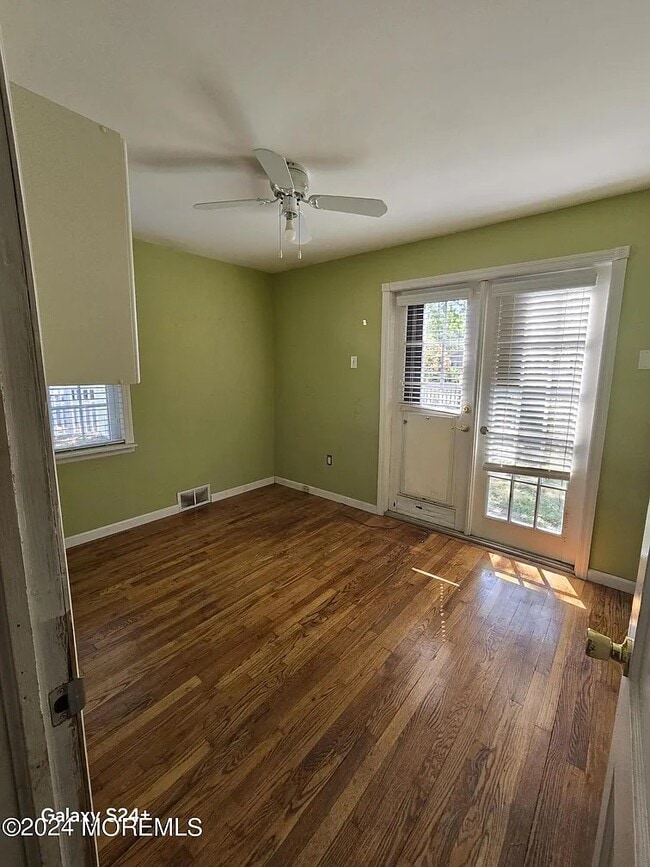 Photo - 16 Oak Ridge Pkwy