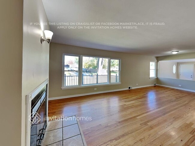 Photo - 5 E Adams St