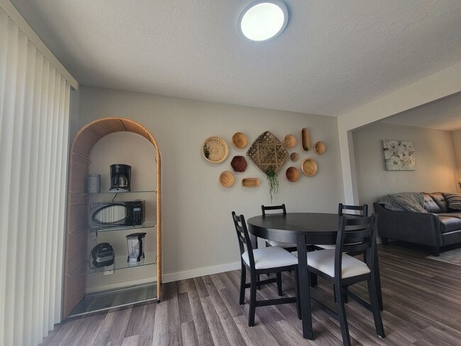 Photo - Newly Renovated Townhouse - Pet Friendly!! Unit 1222