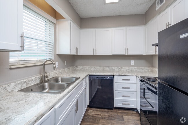 2BR, 1.5BA - Townhome - 1,190SF - Kitchen