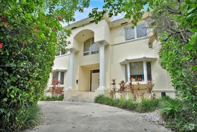 Building Photo - 5555 La Gorce Dr Rental