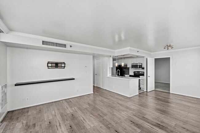 Photo - 3525 Sage Rd Unit 504