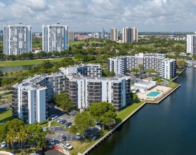 Building Photo - 3401 N Country Club Dr Unit 718