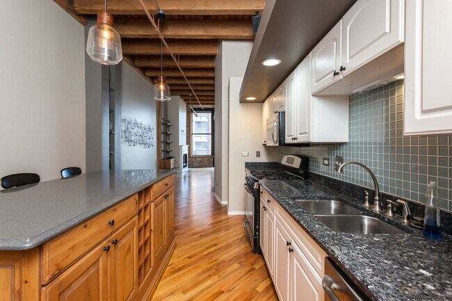 Photo - 616 W Fulton St Unit 403