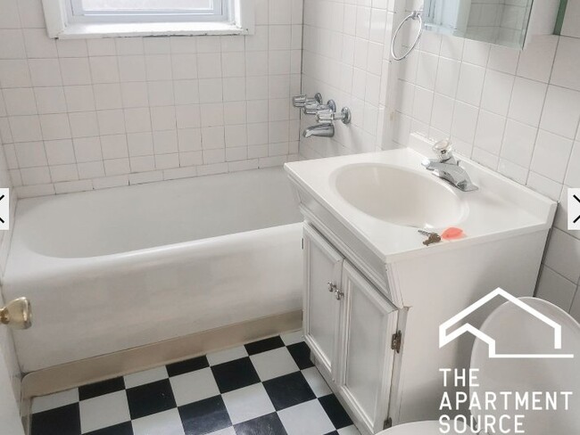 Photo - 3527.5 N Broadway Unit 2E