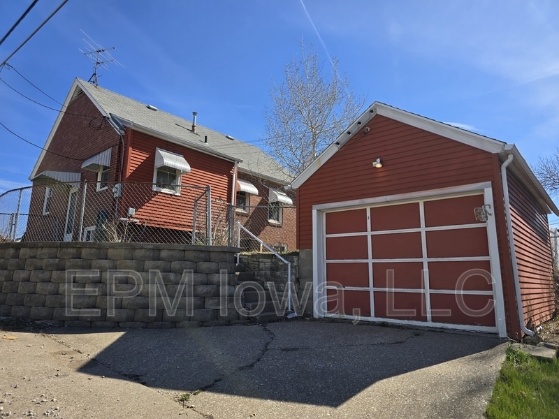 Photo - 511 23rd St NE