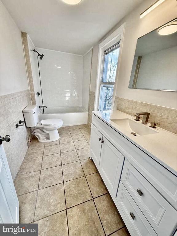 Photo - 136 Webster St