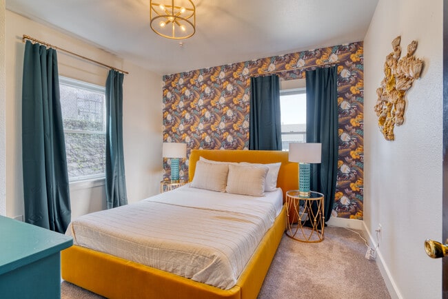 Building Photo - 2215 SE Powell Blvd Unit 1