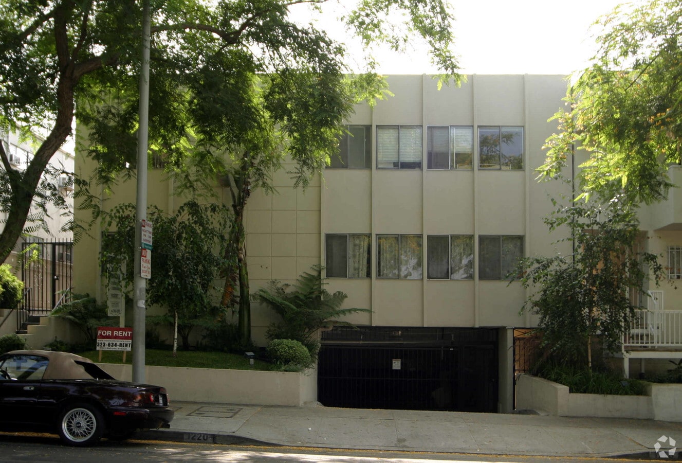 1220 N. Formosa Ave - 1220 N. Formosa Ave Apartments