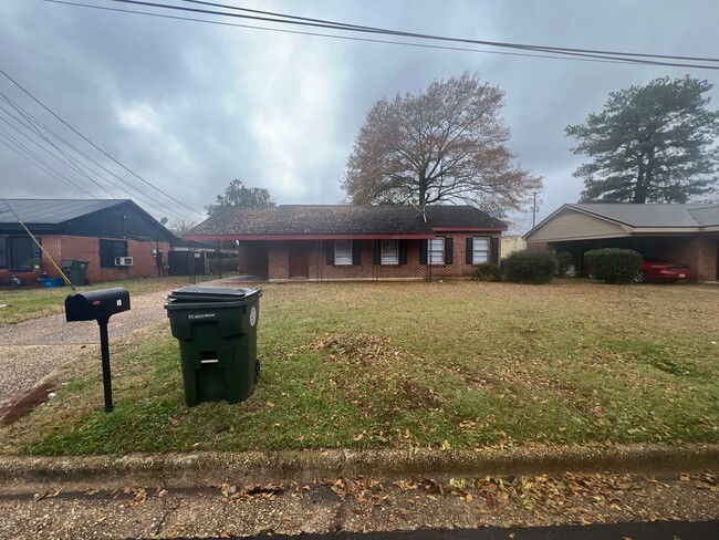 3 bedroom 1 bathroom brick home in West Tu... - 3 bedroom 1 bathroom brick home in West Tu...