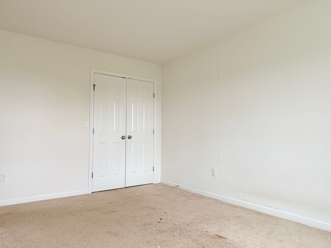 Photo - Spacious 3-Bedroom Townhome with Prime Rou...