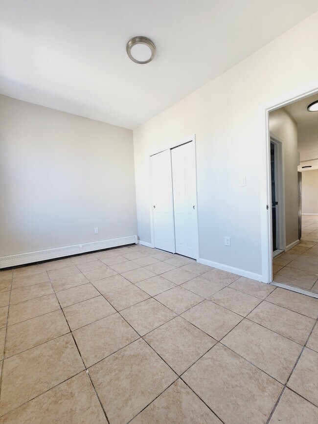132 Wilkinson Ave 2R - 134 Wilkinson Ave Unit 2R