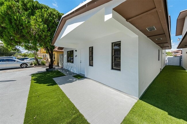 Photo - 1283 W 42nd St Unit 1