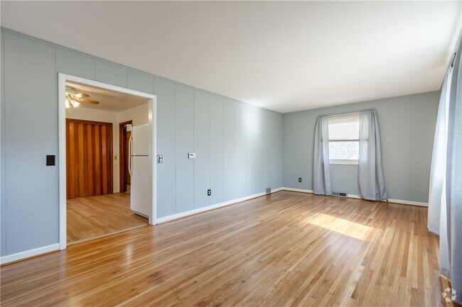 Building Photo - 270 Ashbourne Rd Rental