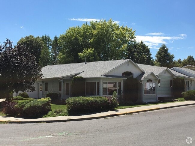 Building Photo - 4 Bedroom House with a Great Location! ~AD...