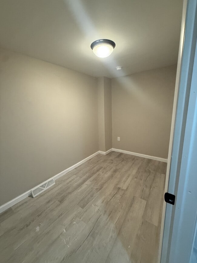 Photo - 733 Mcilvain St