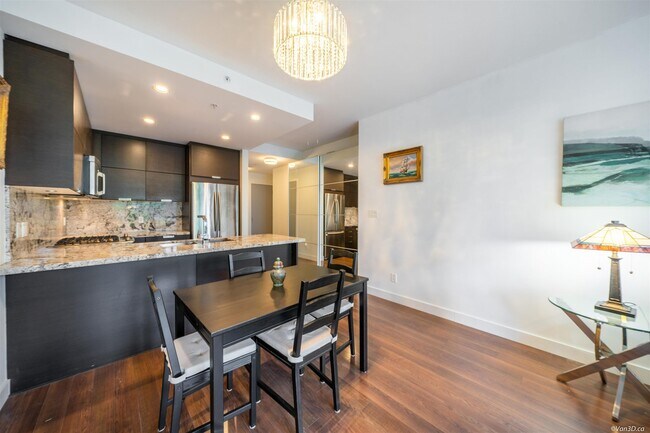 Photo - 2077 Rosser Ave