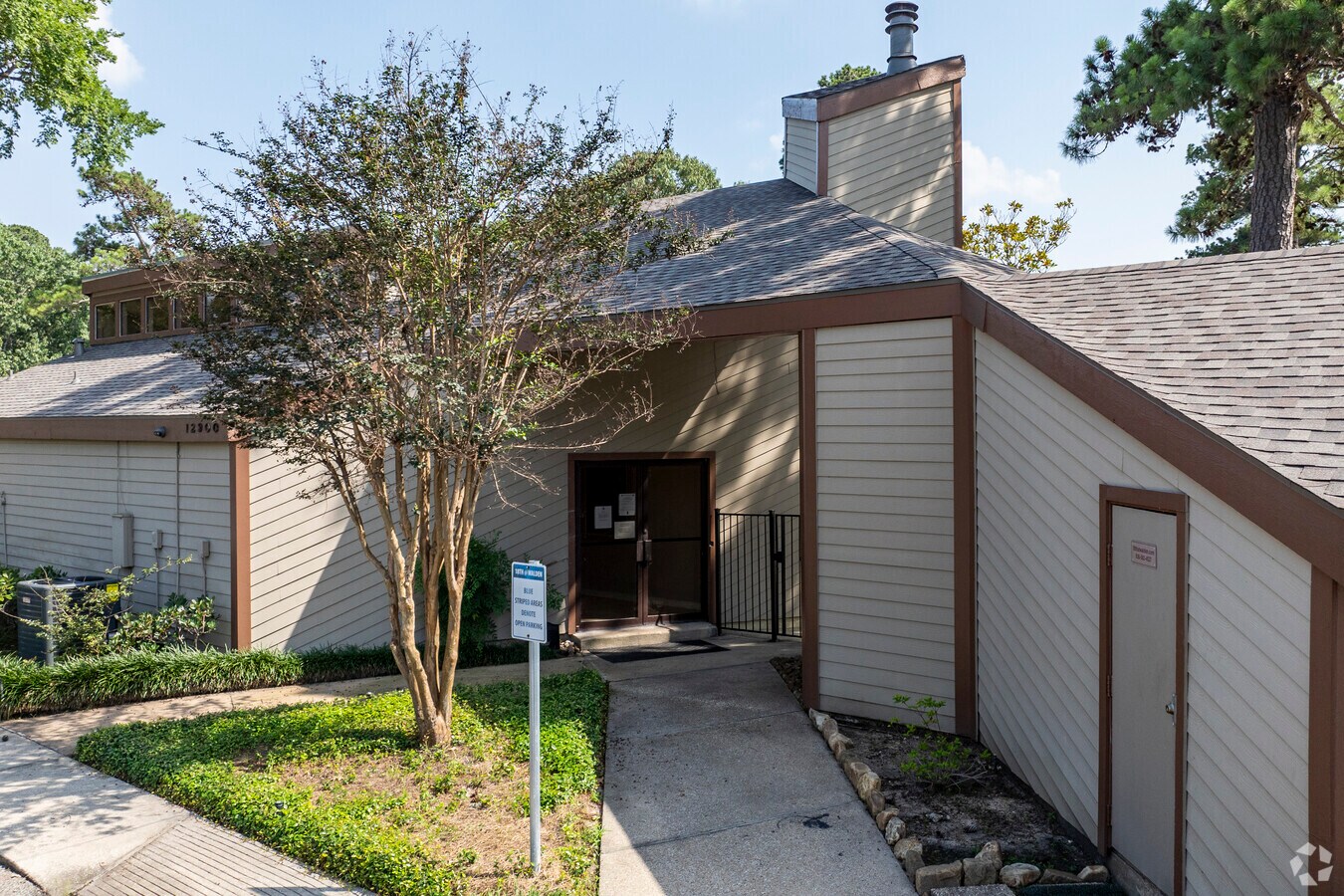 Entrada - Eighteenth at Walden