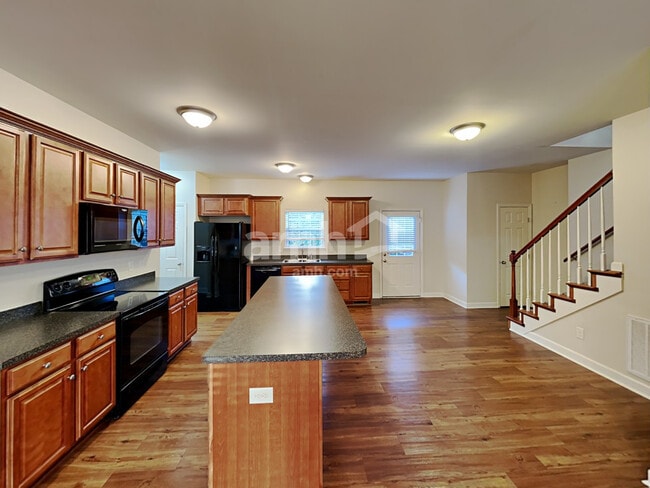 Photo - 140 Abbey Rd