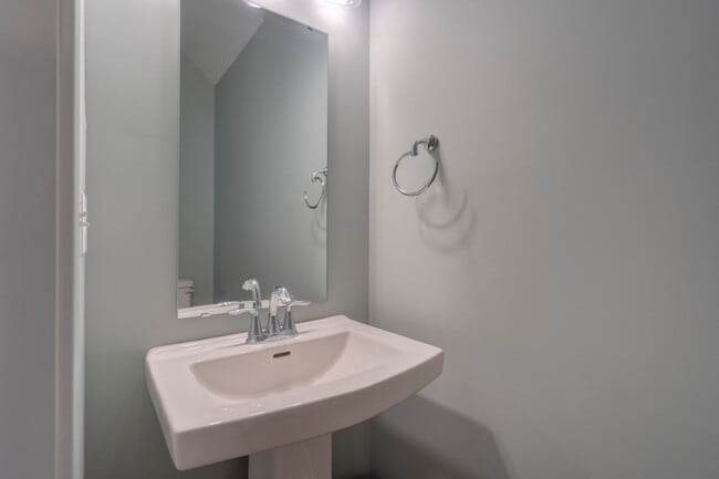 Photo - Spacious 4-Bedroom, 3-Story Townhome for Students