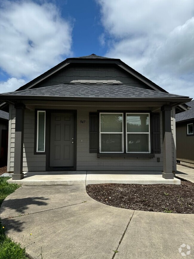 Building Photo - Beautiful 2 bedroom Home in Cottage Grove-...