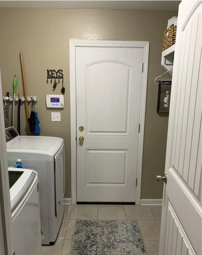 Photo - Luxurious 3 bedroom 2 bath home in the Hea...