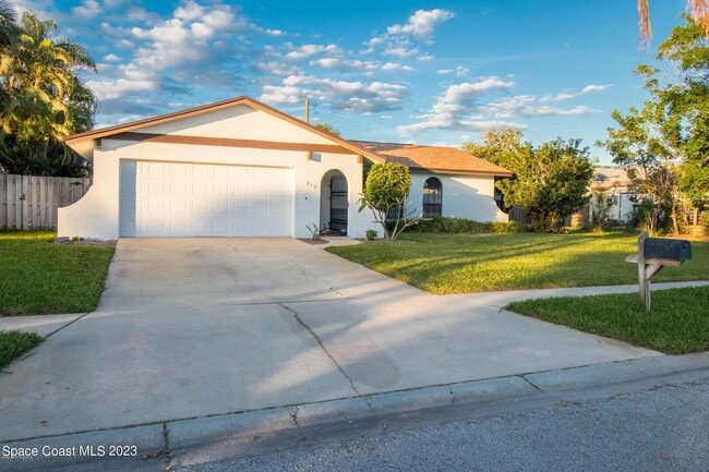 Photo - 210 Maple Dr