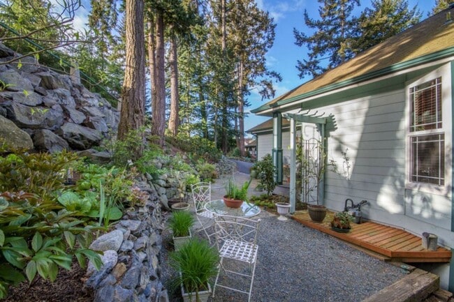 Photo - 108 S 3rd St