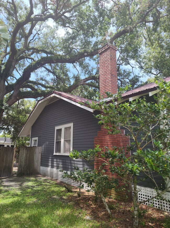 Photo - 405 W 18th St