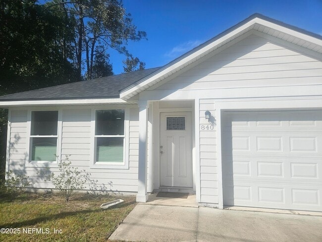 Photo - 840 W 10th St