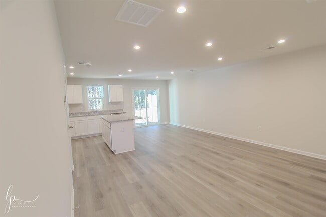 Photo - 237 Christiana Ln