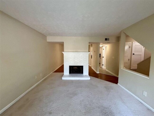 Photo - 666 Stratford Green