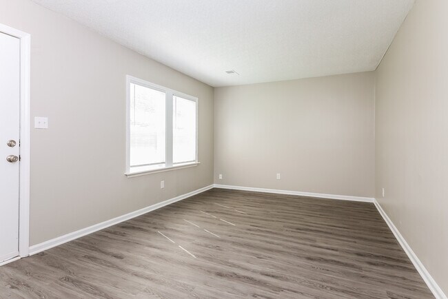 Photo - 102 Bluebell Ave