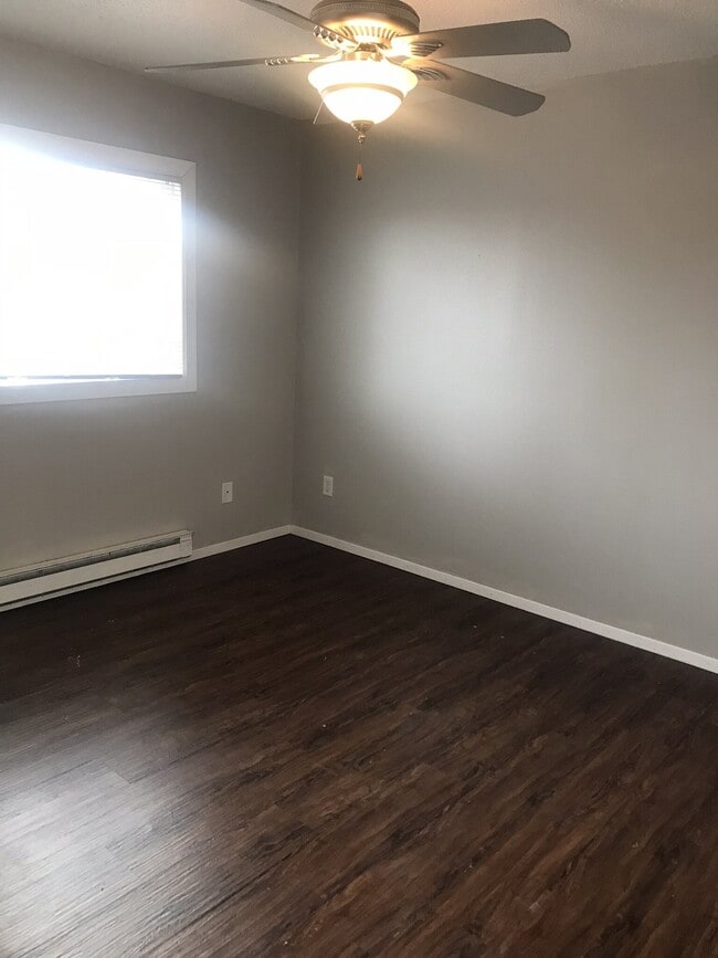 Photo - 440 22nd St E