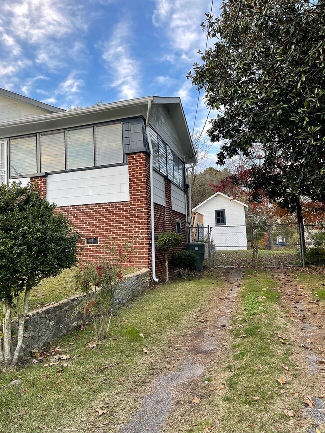 Photo - 613 Ledford St