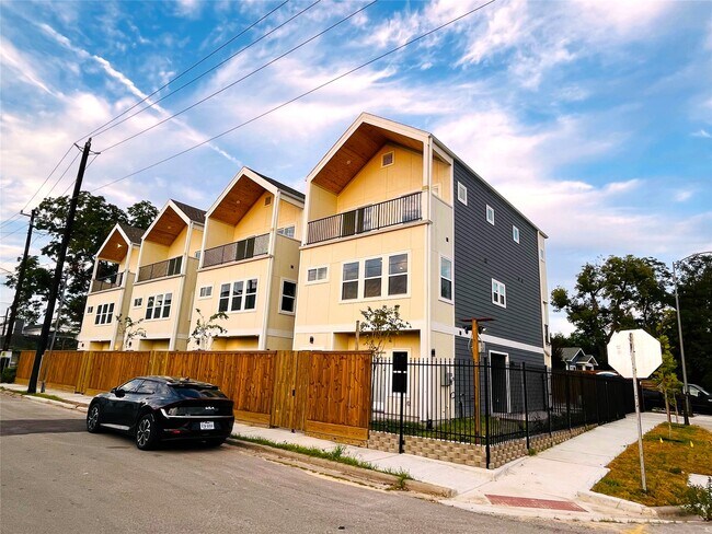 Building Photo - 3104 Arlington St