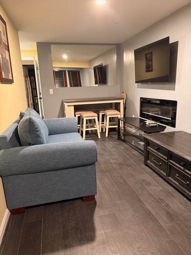Dining Area and Living Room Combo - 246 Arcadia Shores Cir Unit Garden Suite at Arcadia
