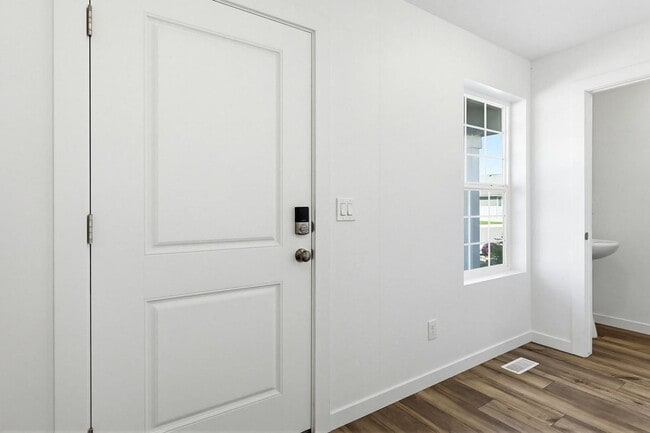 Photo - Stunning 4-Bed Home with 3-Car Garage in Cirrus Pointe – Caldwell