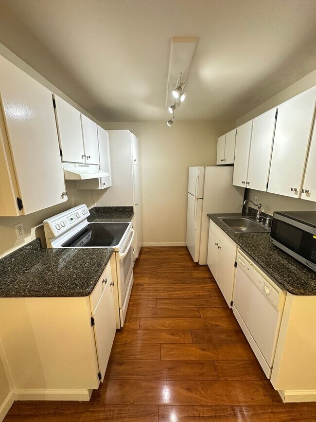 Photo - 1 Bed 1 Bath Condo In Walnut Creek Unit 11